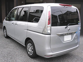 セレナ後ろ斜め
